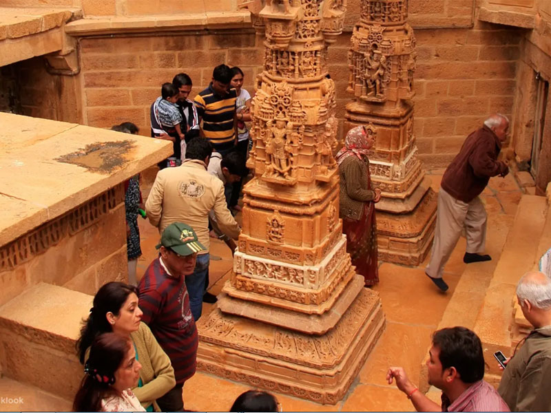 Abhaneri Step Well & Fatehpur Sikri Tour From Jaipur